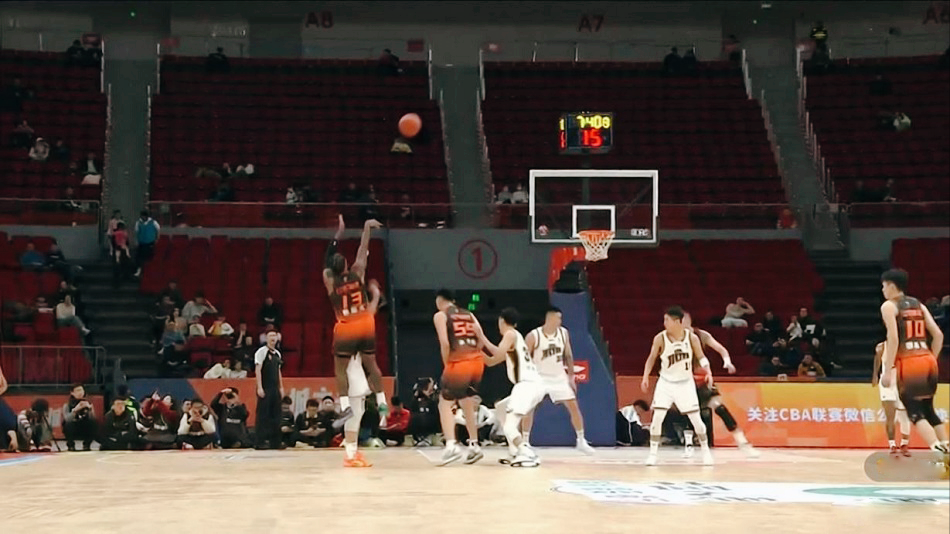 星空-23分大胜、豪取7连胜！山东男篮13记3分引爆全场，邱彪多次发飙