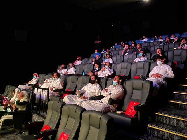 星空-迪拜现在41度 6月的中东踢90分钟足球是什么体验？